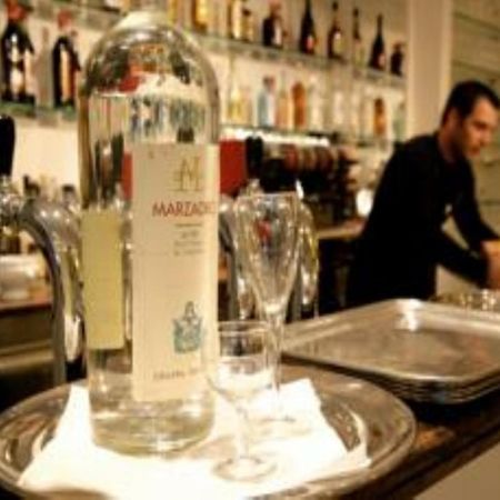 Ambassador-Monaco Hotel Ресторант снимка