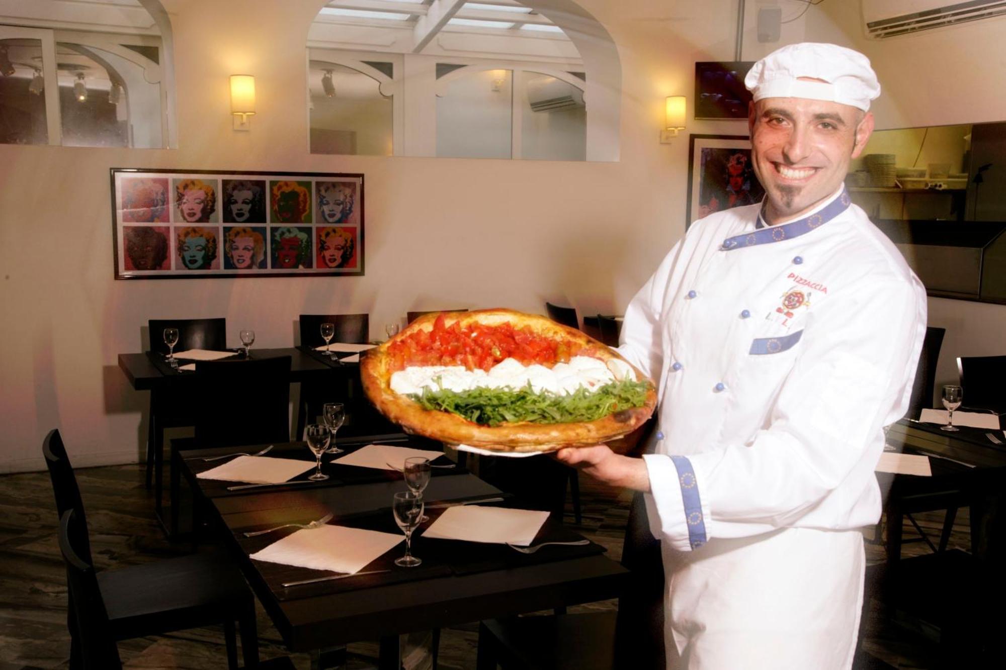 Ambassador-Monaco Hotel Ресторант снимка