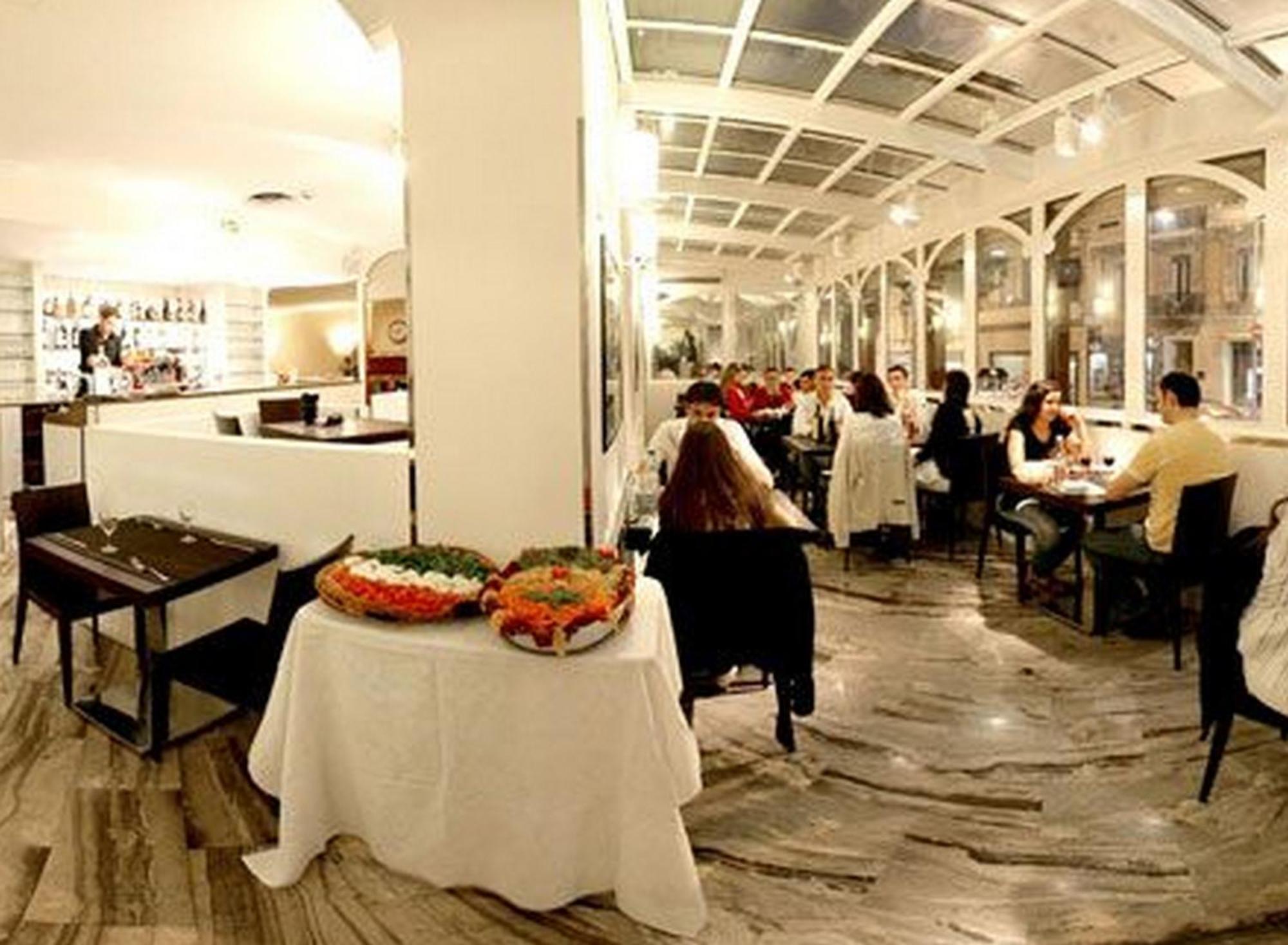Ambassador-Monaco Hotel Екстериор снимка